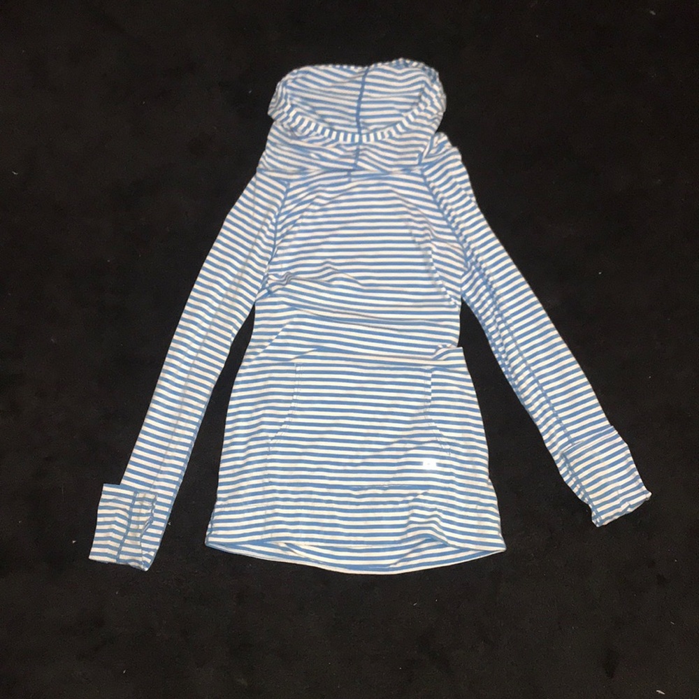 GAP blue and white stripe athletic top